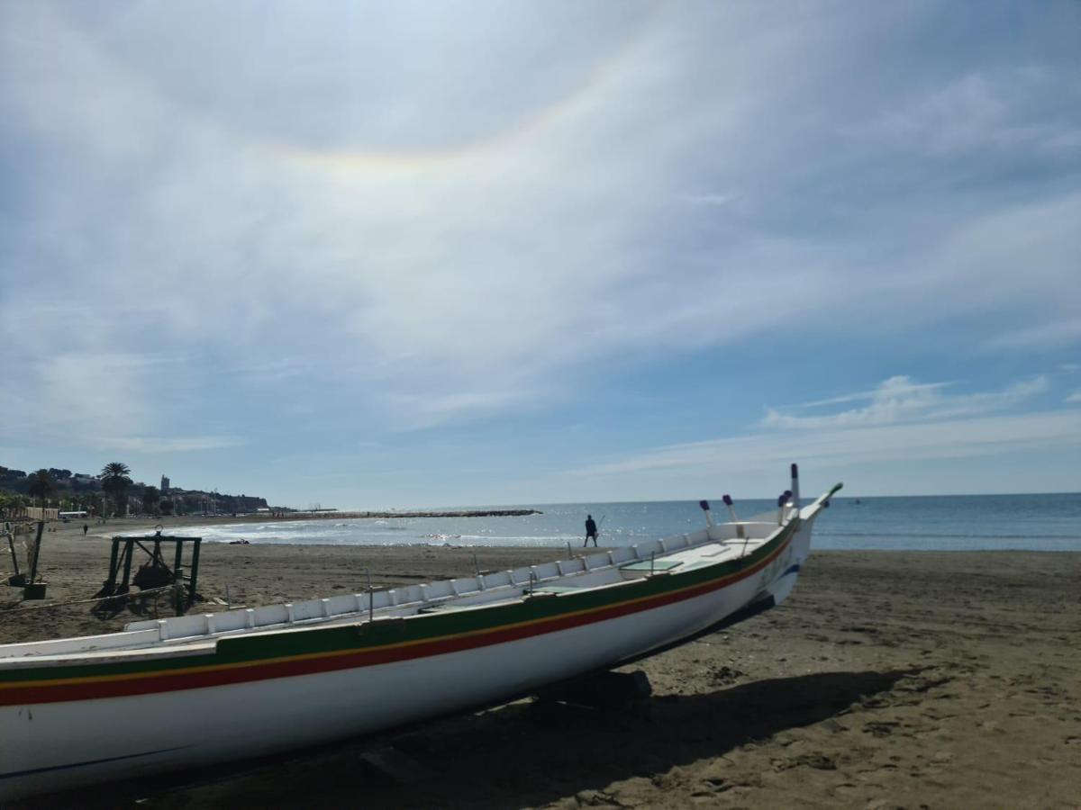 Apartamento Cerca De La Playa Apartment Malaga Ngoại thất bức ảnh